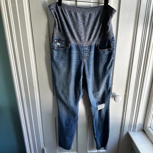 GAP Maternity Soft Wear Comfort Panel True Skinny Jeans with Distressed Detail - Picture 2 of 10